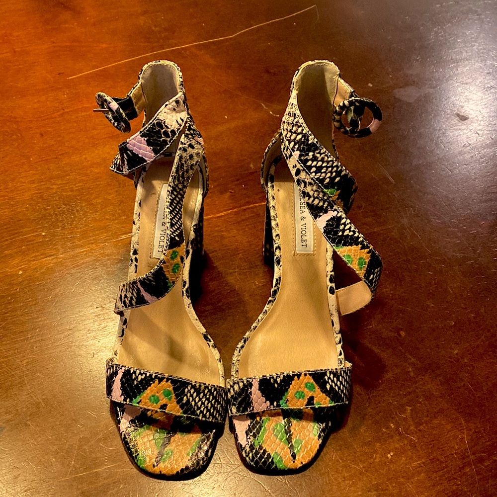 Straps high heel sandals